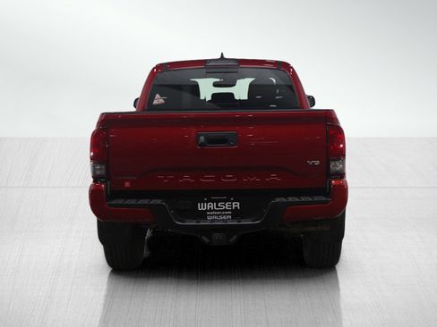 Used 2018 Toyota Tacoma TRD Sport image 4