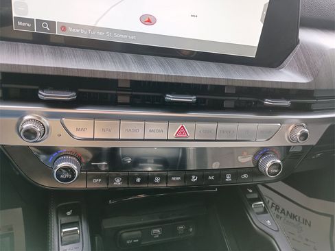 Used 2024 Kia Telluride EX w/ EX Captain's Chair Package image 25