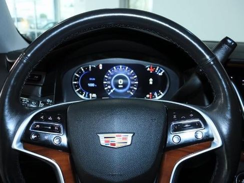 Used 2019 Cadillac Escalade ESV Premium Luxury image 15