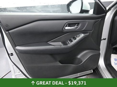 Used 2024 Nissan Rogue SV image 31