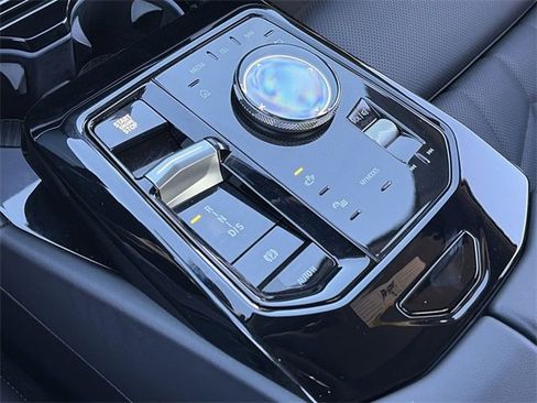 Certified 2025 BMW 530i xDrive w/ Premium Package image 31