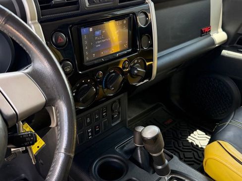 Used 2007 Toyota FJ Cruiser 4WD image 14