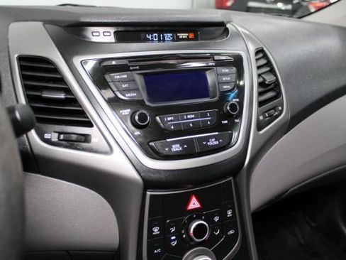 Used 2015 Hyundai Elantra SE image 15