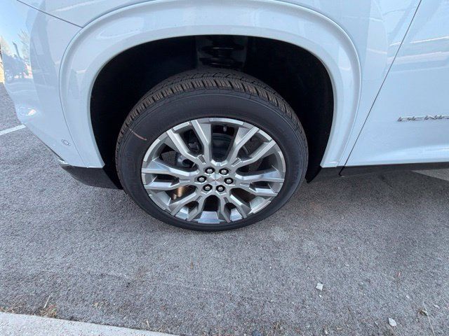 New 2027 GMC Acadia Denali w/ LPO, Floor Liner Package FWD image 28