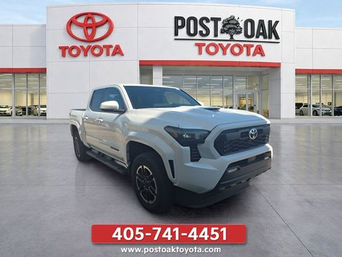 Used 2024 Toyota Tacoma TRD Sport AWD/4WD image 9
