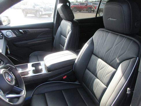 New 2026 Buick Enclave Avenir image 12