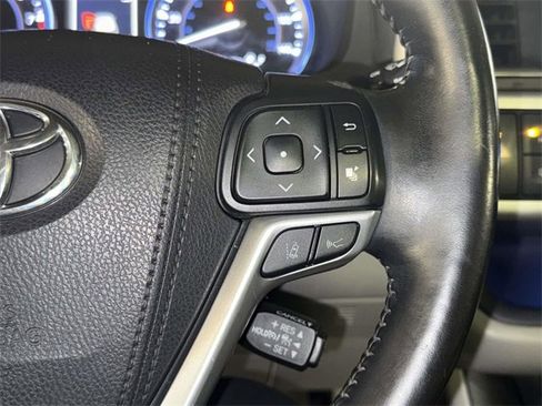 Used 2017 Toyota Highlander Limited Platinum image 33
