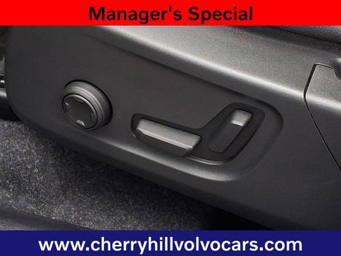 Certified 2025 Volvo XC40 B5 Plus w/ Protection Package Premier image 30