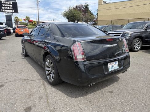 Used 2014 Chrysler 300 S RWD image 3