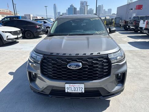 Used 2025 Ford Explorer ST-Line w/ ST-Line Street Pack AWD/4WD image 8