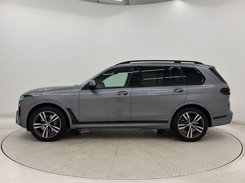 Used 2023 BMW X7 xDrive40i w/ M Sport Package AWD/4WD image 2