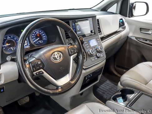 Used 2016 Toyota Sienna XLE w/ XLE Navigation Package AWD/4WD image 15