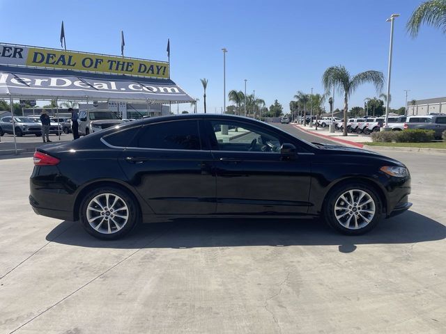 Used 2017 Ford Fusion SE w/ Fusion SE Technology Package FWD image 9