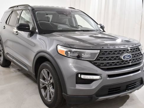 Used 2022 Ford Explorer XLT w/ Equipment Group 202A image 4