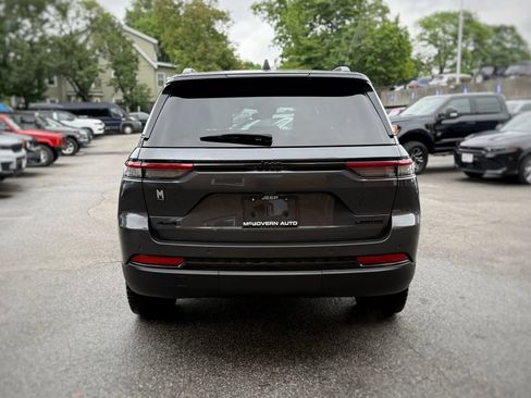 Used 2024 Jeep Grand Cherokee Limited w/ Black Appearance Package AWD/4WD image 10