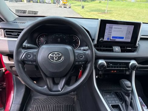 Used 2023 Toyota RAV4 LE AWD/4WD image 18