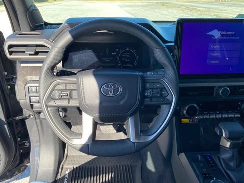 Certified 2025 Toyota Tacoma Limited AWD/4WD image 5
