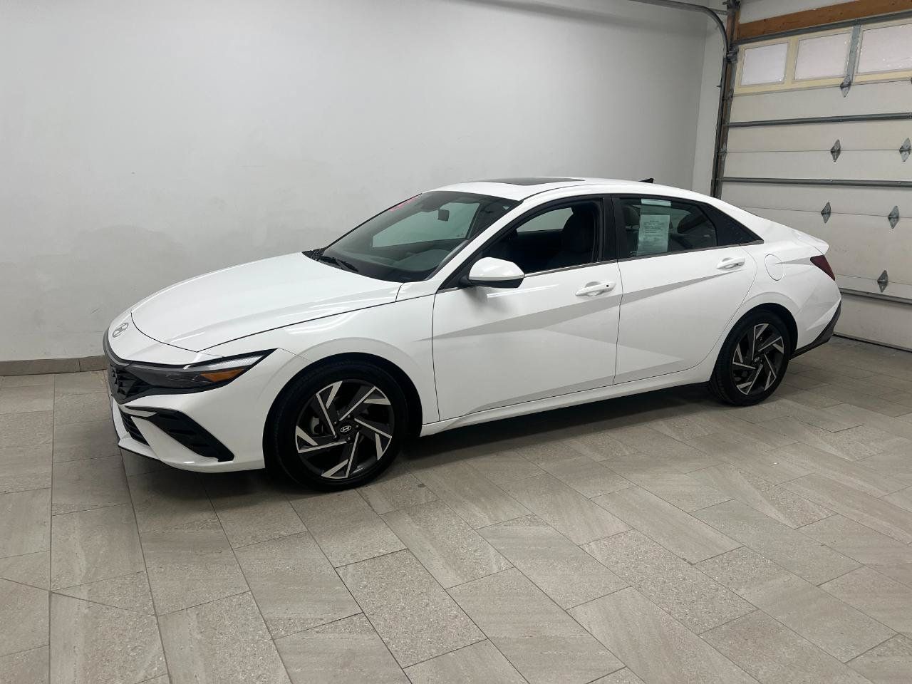 Used 2025 Hyundai Elantra SEL FWD image 5