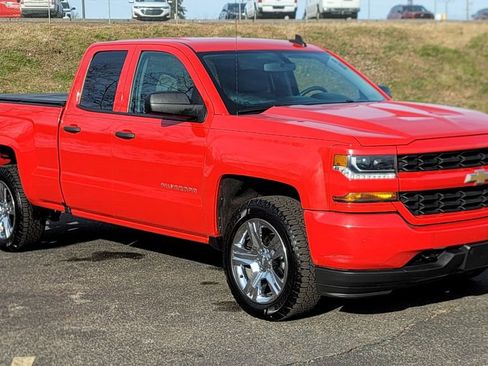 Used 2019 Chevrolet Silverado 1500 Custom w/ Custom Convenience Package image 2