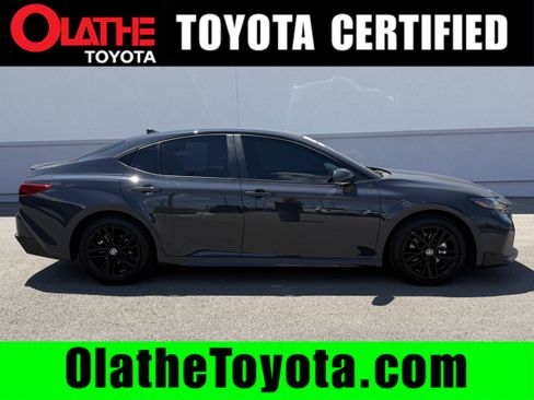 Certified 2025 Toyota Camry SE FWD image 1