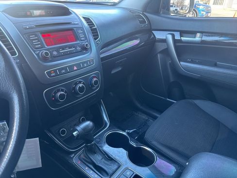 Used 2015 Kia Sorento LX image 18