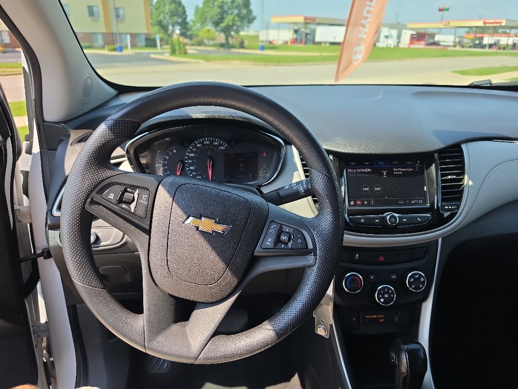 Used 2020 Chevrolet Trax LS w/ Tint and Cruise Package FWD image 9