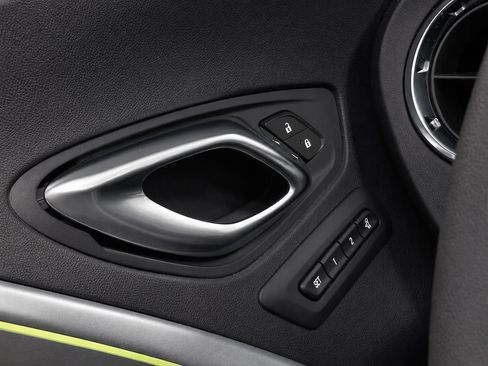 Used 2020 Chevrolet Camaro ZL1 RWD image 26