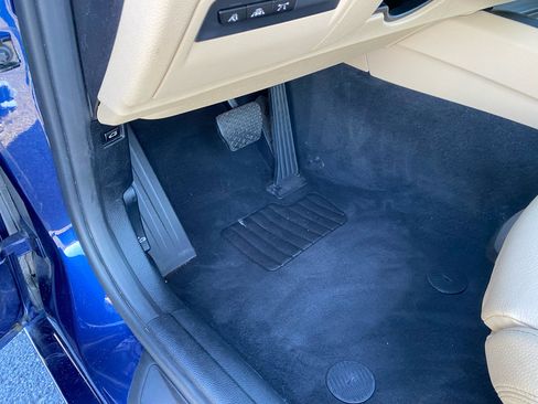 Used 2018 BMW 330i xDrive Sedan w/ Premium Package image 13