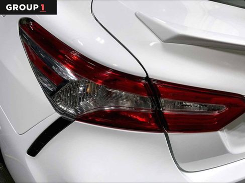 Certified 2020 Toyota Camry SE image 28