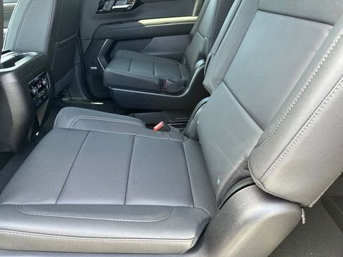 New 2026 Chevrolet Suburban Z71 w/ Z71 Off-Road Package AWD/4WD image 23