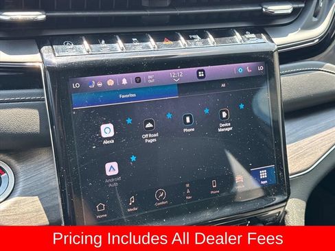 Used 2023 Jeep Grand Cherokee Overland w/ Luxury Tech Group IV AWD/4WD image 25