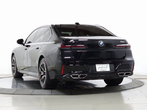 Used 2025 BMW 760i xDrive w/ Executive Package AWD/4WD image 7