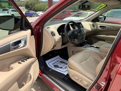 Used 2017 Nissan Pathfinder SL w/ Trailer Tow Package FWD image 5