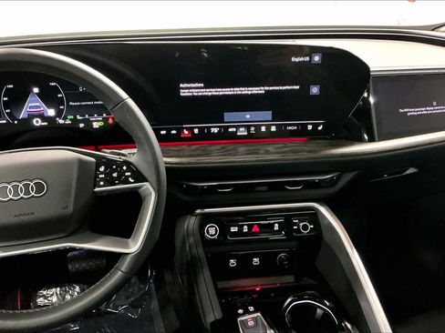 Certified 2025 Audi Q5 Prestige image 9