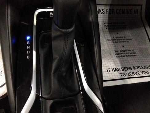 Used 2021 Toyota Corolla LE image 19