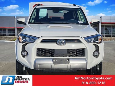 Used 2024 Toyota 4Runner TRD Off-Road Premium image 2