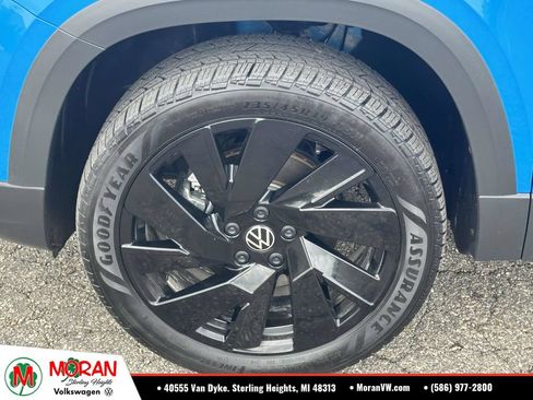 Certified 2024 Volkswagen Taos SE AWD/4WD image 8