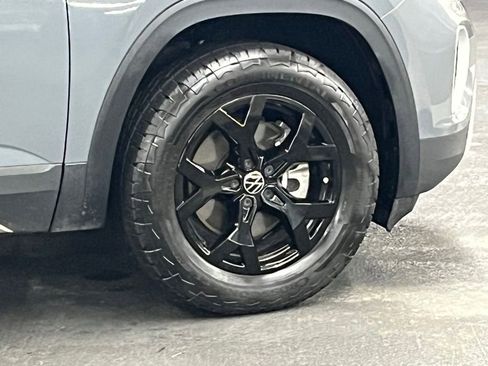 Certified 2025 Volkswagen Atlas Peak Edition SE AWD/4WD image 42