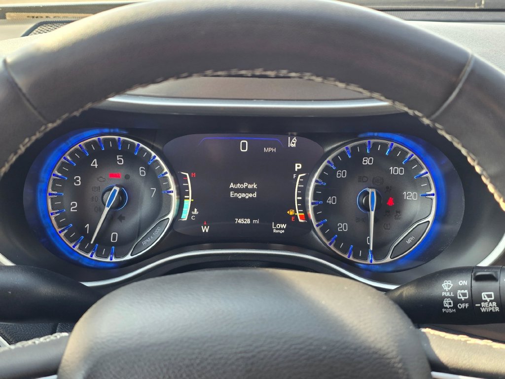 Used 2024 Chrysler Pacifica Touring-L FWD image 18