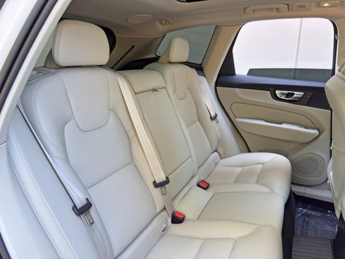 Used 2023 Volvo XC60 T8 Plus w/ Climate Package image 39