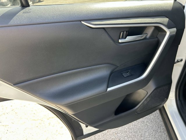 Used 2022 Toyota RAV4 XLE AWD/4WD image 21