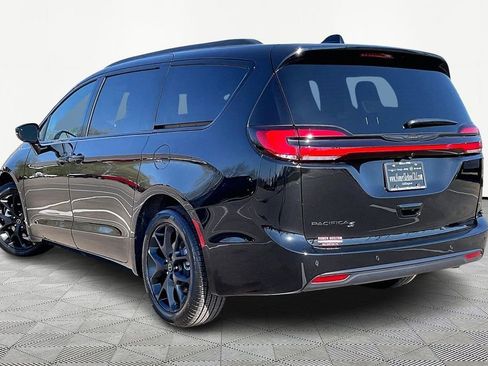 New 2026 Chrysler Pacifica Select image 3
