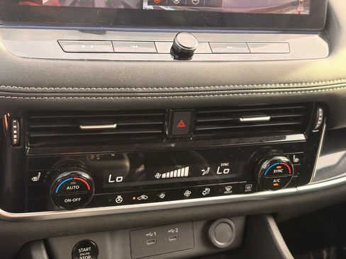Certified 2026 Nissan Rogue SL FWD image 23