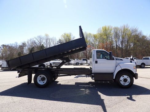 Used 2022 Ford F750 2WD Regular Cab Super Duty image 9