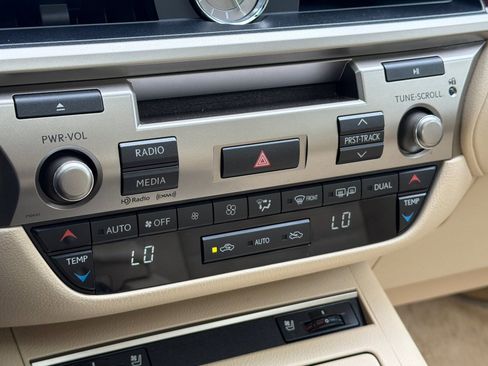 Used 2014 Lexus ES 350 w/ Premium Package FWD image 25