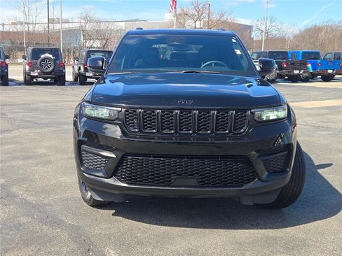 Certified 2024 Jeep Grand Cherokee Altitude image 5