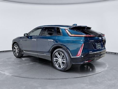 Used 2025 Cadillac Lyriq Luxury AWD/4WD image 2