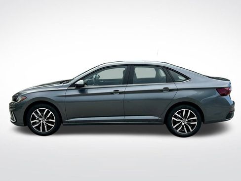 New 2025 Volkswagen Jetta SE image 3