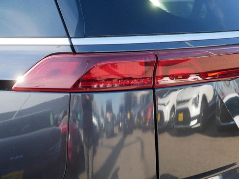 Certified 2024 Kia Carnival EX image 17