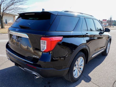 Used 2022 Ford Explorer Limited w/ Limited Technology Package image 4